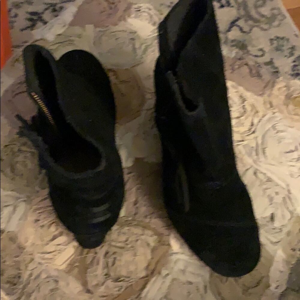 Tom’s booties